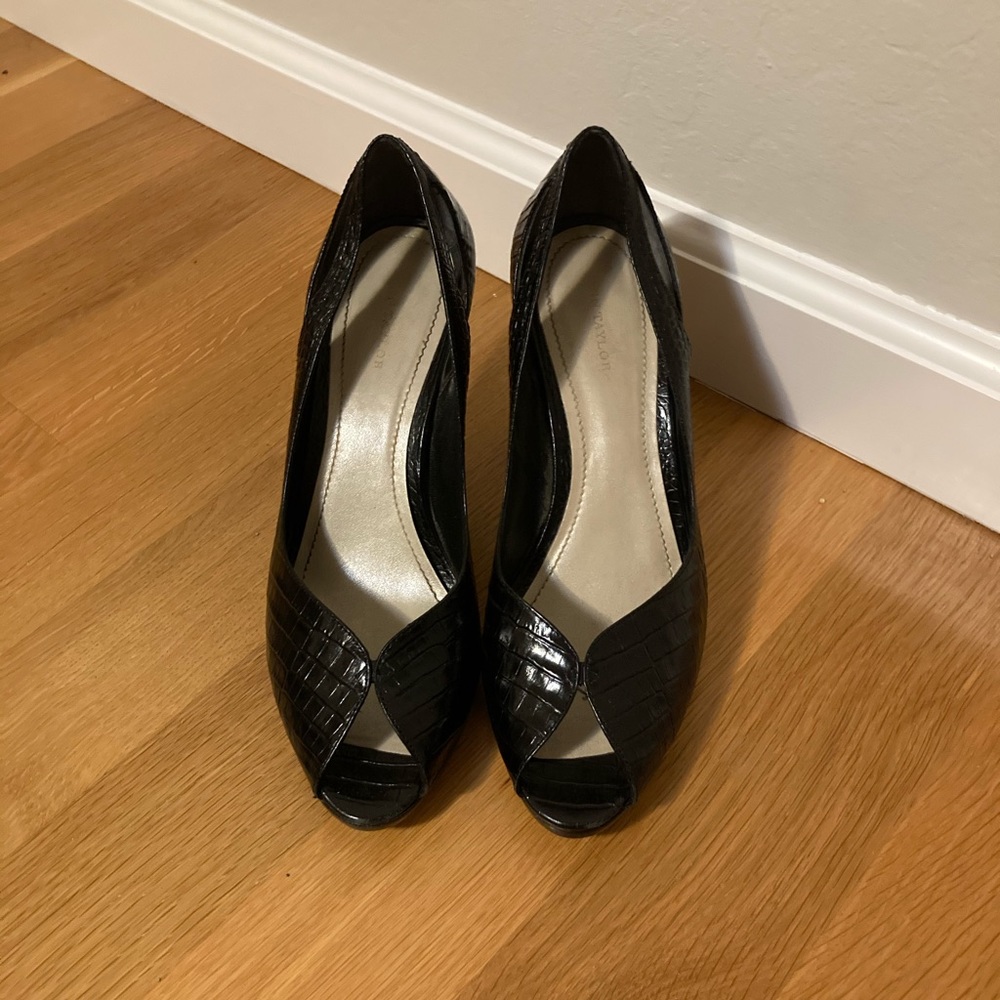 Pre owned Ann Taylor black open toe crocodile heels